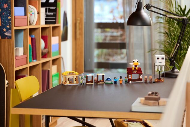 LEGO® Minecraft® 21273 Balón v podobe Ghasta a útok na dedinu