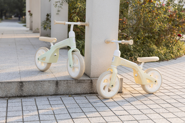 QPLAY Poganjalec Tech Cream, starost 2-4 leta, do 30 kg