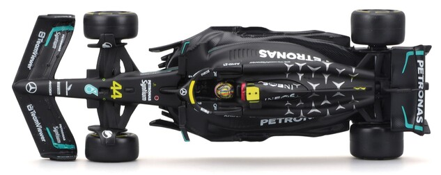 Bburago 1:24 RACE Formula F1 - Mercedes-AMG F1 W14 E (2023) #44 Lewis Hamilton with driver
