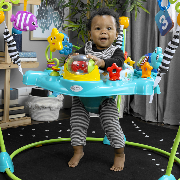BABY EINSTEIN Skákadlo/Aktívne centrum 2v1 Curiosity Cove™ 6m+ do 11kg