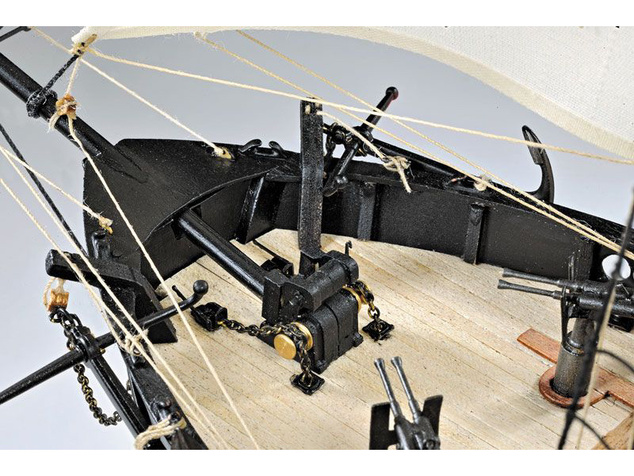 AMATI HMS Hunter škuner 1:60 kit