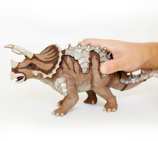 Safari® Triceratops s pancierom
