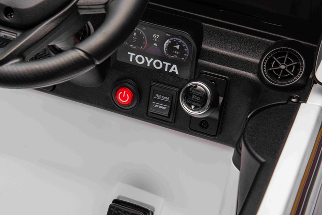 Elektrické autíčko Toyota Landcruiser 12V, biele, široké jednomiestne sedadlo, 2,4 GHz dia