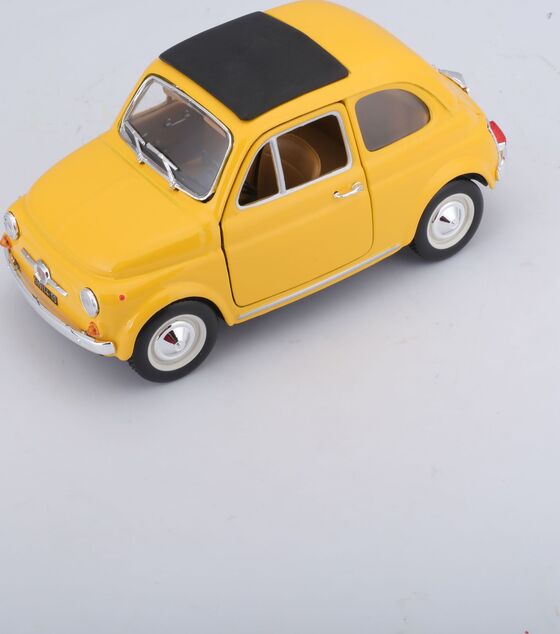 Bburago 1:24 Fiat 500 F 1965 Gelb