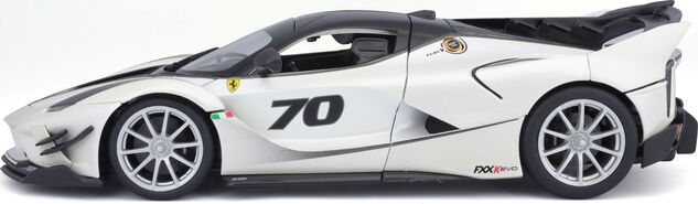 Bburago 1:18 Ferrari TOP FXX-K EVO Nr.70 (weiß/schwarz)