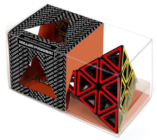RECENTTOYS Hollow Pyramída