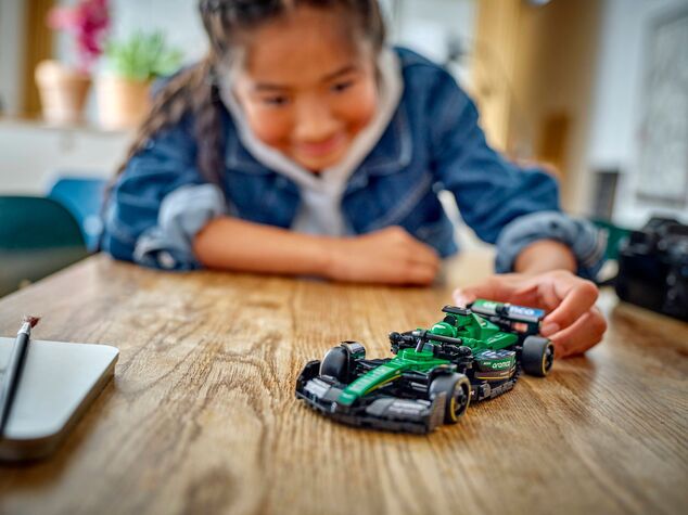 LEGO® Speed Champions 77245 Závodní auto Aston Martin Aramco F1® AMR24