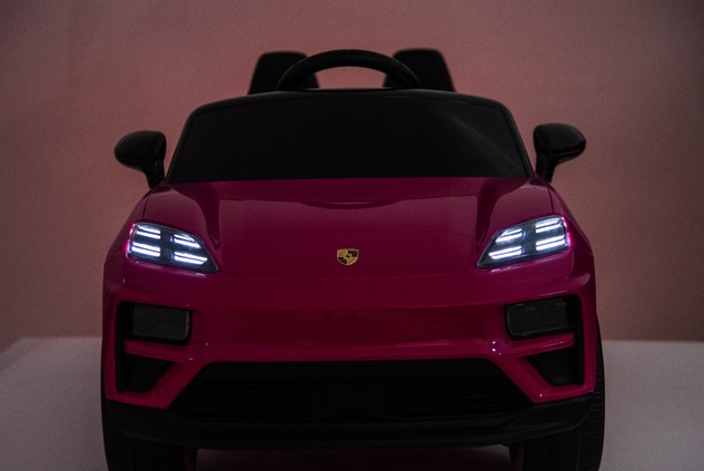 Elektrické autíčko Porsche Macan 12V s pohonom zadných kolies a licenciou (Jednomiestne),