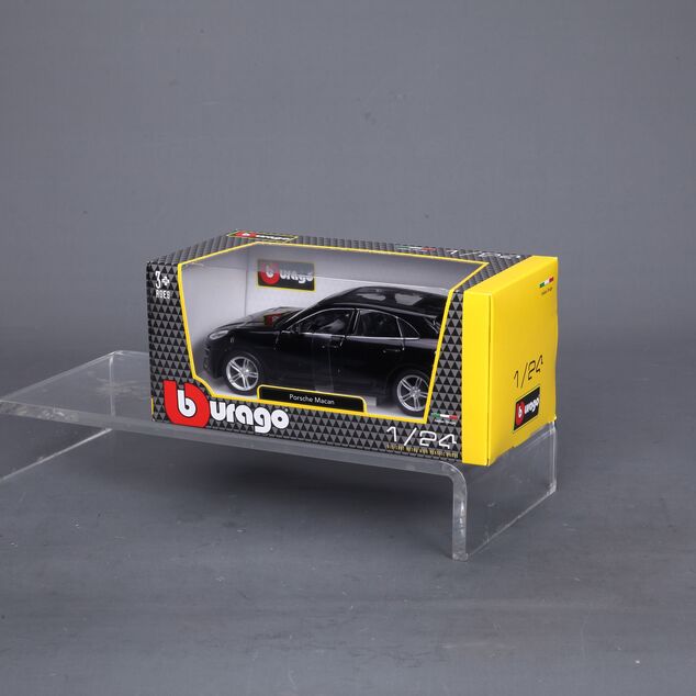 Bburago 1:24 Plus Porsche Macan Schwarz