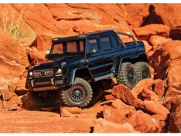 Traxxas TRX-6 Mercedes G 63 6x6 1:10 RTR čierny