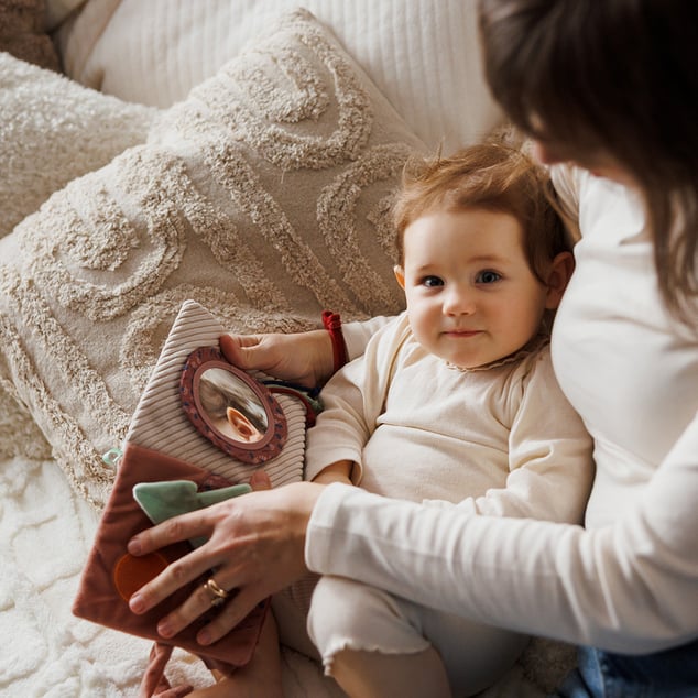 BABYONO Senzorična knjiga Rabbit Karo 0m+