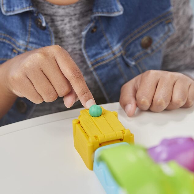 Hasbro Kinderspiel Hungrige Flusspferde - Trägerraketen E9707