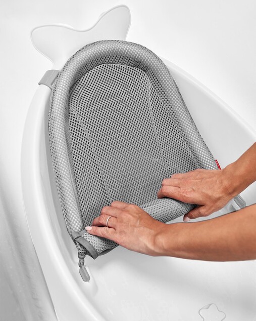 SKIP HOP Vanička s ergonomickou podložkou Moby 3 fázová biela