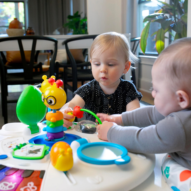 BABY EINSTEIN Aktív központ 4 az 1-ben Around We Grow™ 6m+ 11kg-ig