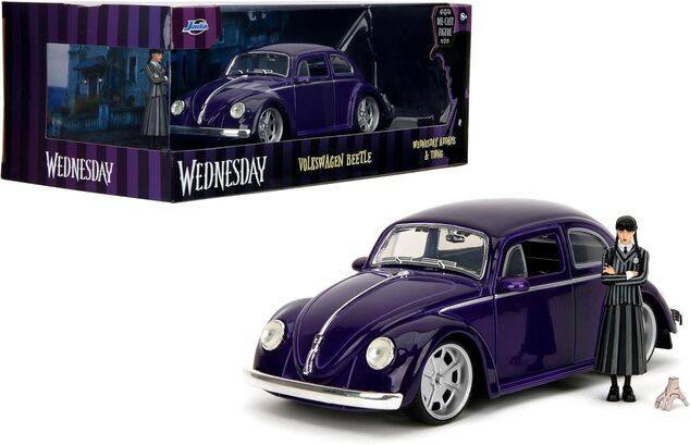 Wednesday auto 1972 VW Beetle 1:24 a figúrka Wednesday
