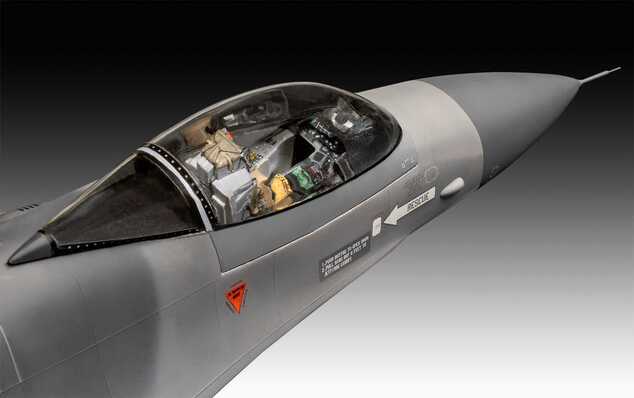 Plastic ModelKit letadlo 03802 - 50th Anniversary F-16 Falcon (1:32)