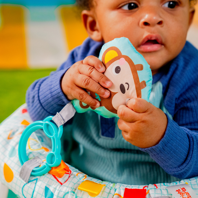 BRIGHT STARTS Siège d'apprentissage avec jouets prêt pour le voyage Learn-to-Sit™, 4m+