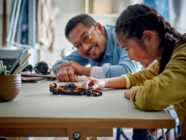 LEGO® Speed Champions 77251 Pretekárske auto McLaren F1® Team MCL38