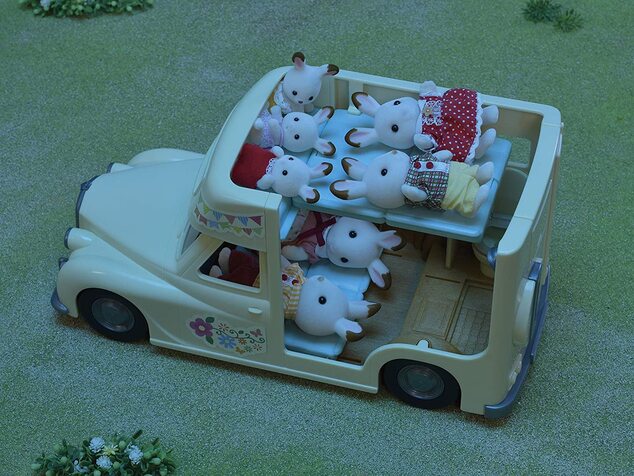 Sylvanian Families Családi lakókocsi kiegészítőkkel