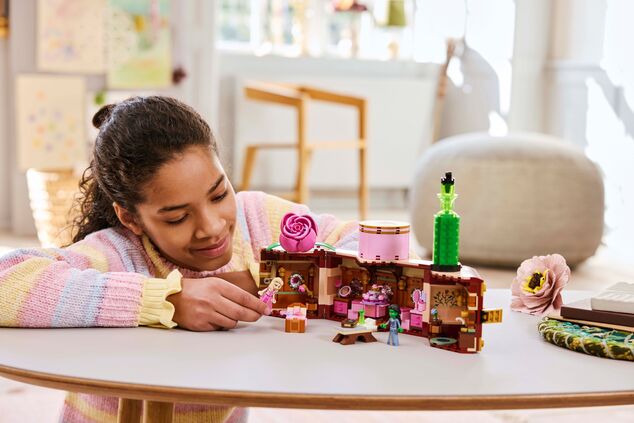 LEGO® Wicked 75683 Študentský internát Glindy a Elphaby