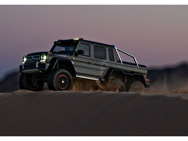 Traxxas TRX-6 Mercedes G 63 6x6 1:10 RTR čierny