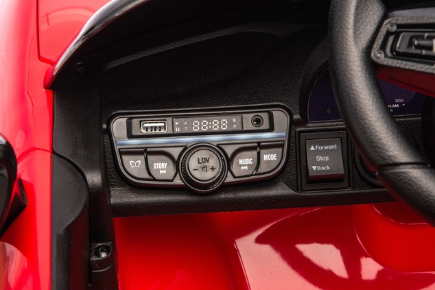 Elektrické autíčko Porsche Macan 12V s pohonom zadných kolies a licenciou (Jednomiestne),