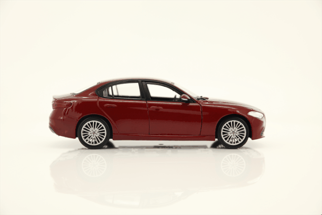Bburago 1:24 Plus Alfa Romeo Giulia (2016) Metallic Rot