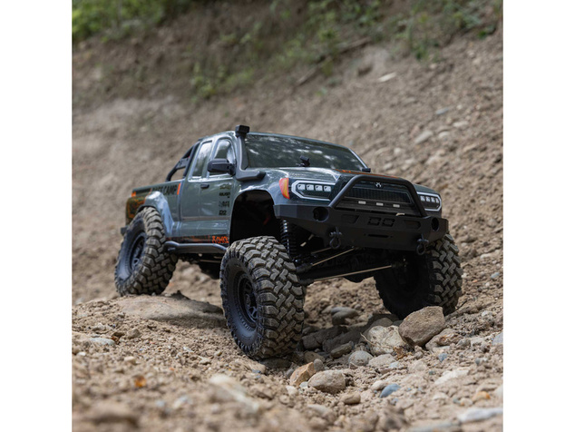 Axial SCX10 III Base Camp 4WD 1:10 RTR sivý