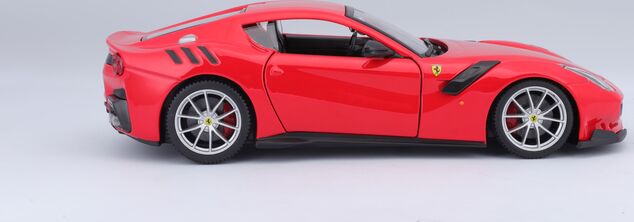 Bburago 1:24 Ferrari F12TDF Rot