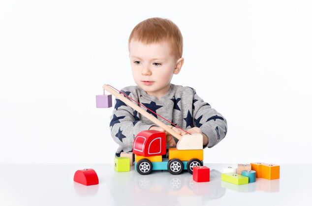 CUBIKA 13982 Autožeriav s magnetom - drevená skladačka 14 dielov
