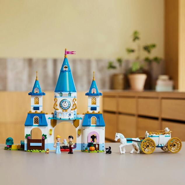 LEGO® Disney 43275 Popoluškin zámok a kočiar s koňmi