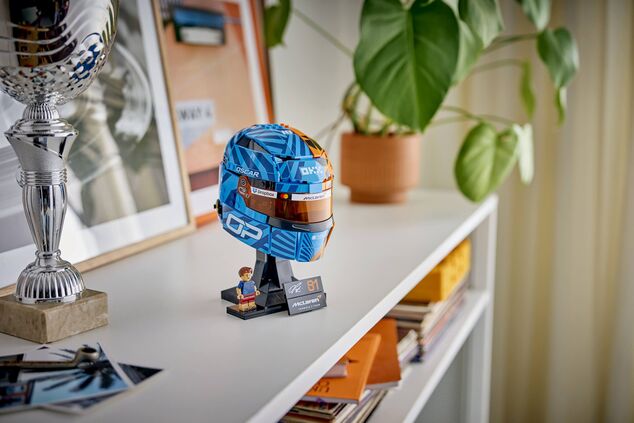 LEGO® Editions 43017 Čelada Oscar Piastri iz ekipe McLaren Mastercard F1®