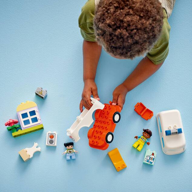 LEGO® DUPLO® 10447 Sanitka a vodič