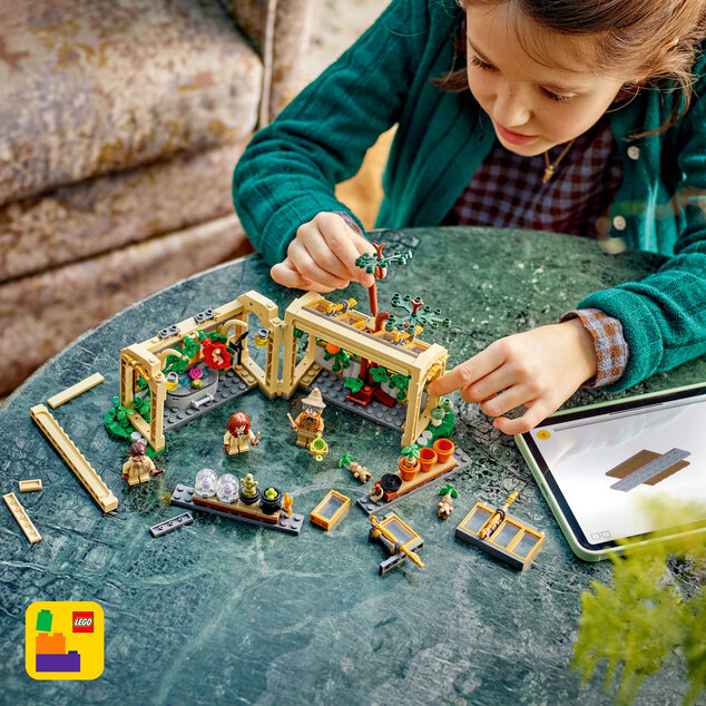 LEGO® Harry Potter 76445 Rokfortský hrad: Hodina herbológie