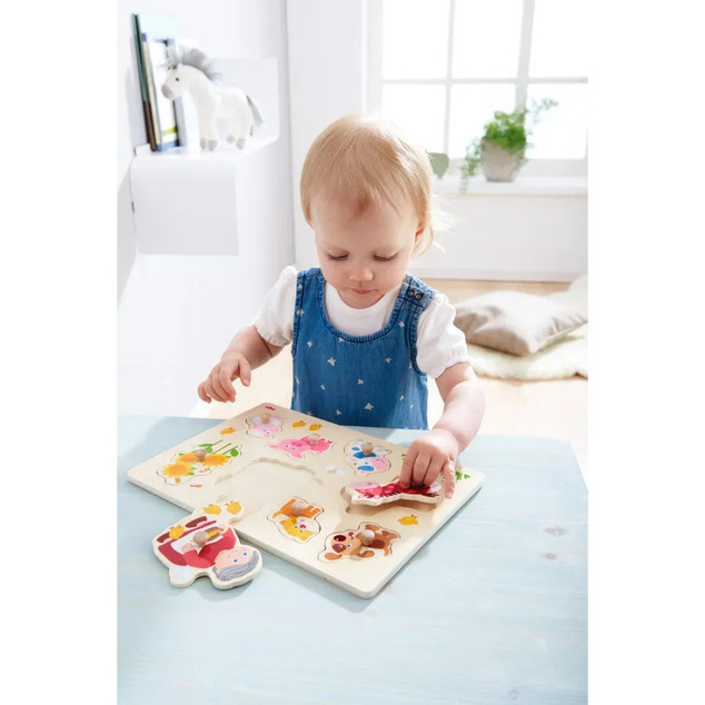 Haba Drevené vkladacie puzzle Babička a jej zvieratká
