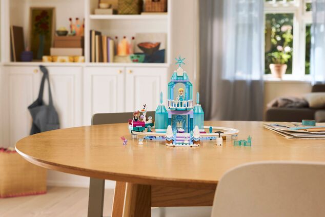 LEGO® Disney™ 43281 Elsas Eispalast und Schneefahrt