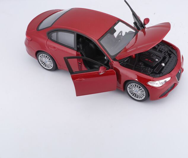 Bburago 1:24 Plus Alfa Romeo Giulia (2016) Metallic Rot