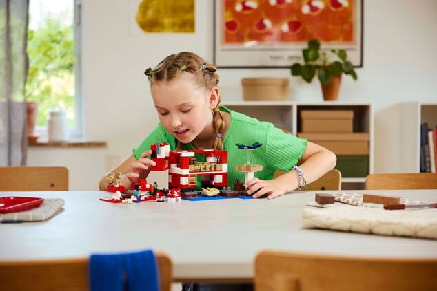 LEGO® Minecraft®  21270 Dom kravotrávok