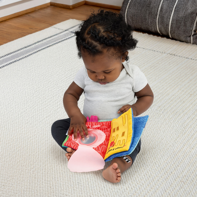 BABY EINSTEIN Mekana knjiga puna aktivnosti Ocean Opposites™, 0m+