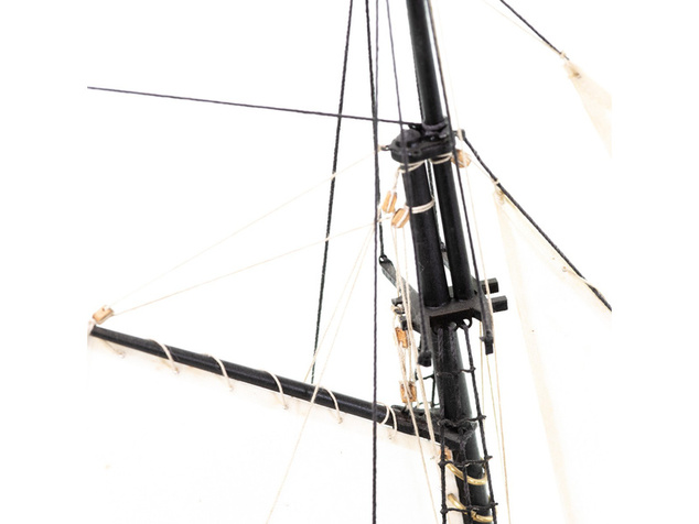 AMATI HMS Hunter škuner 1:60 kit