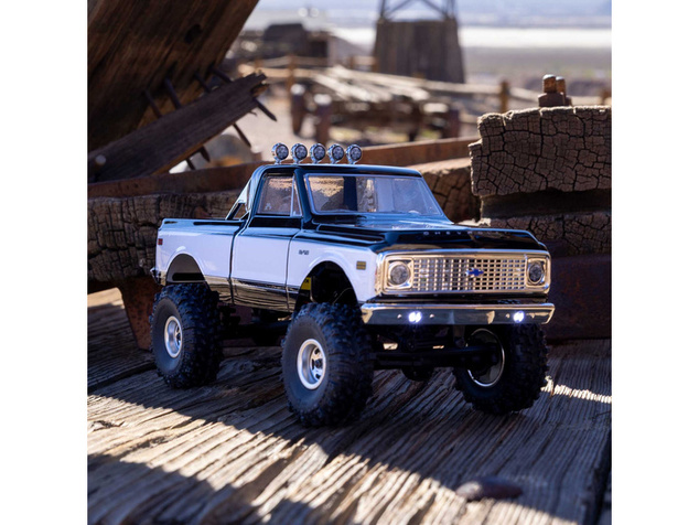 Axial SCX24 Chevrolet C10 1971 1:24 4WD RTR oranžni