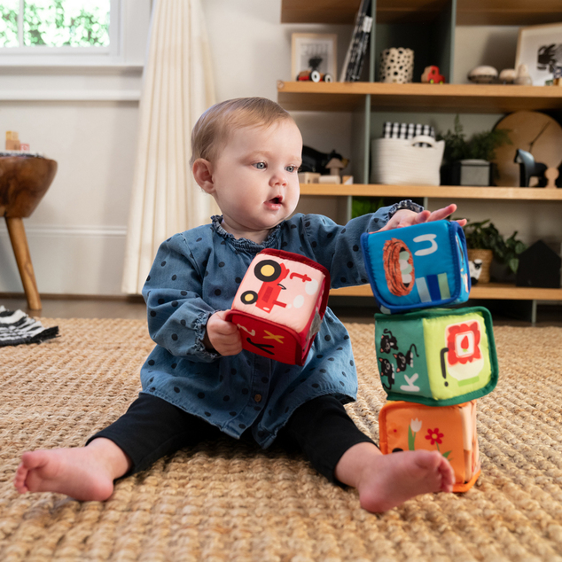 BABY EINSTEIN Textil játék kockák ábécé Alpha Stacks™ 4db, 3hó+