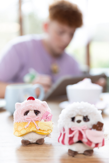 NICI plyš MyMochi Kravička Moona 8 cm v kostýme zmrzliny a milkshake, set darčekové bal.