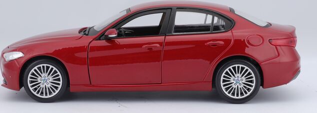 Bburago 1:24 Plus Alfa Romeo Giulia (2016) Metallic Rot