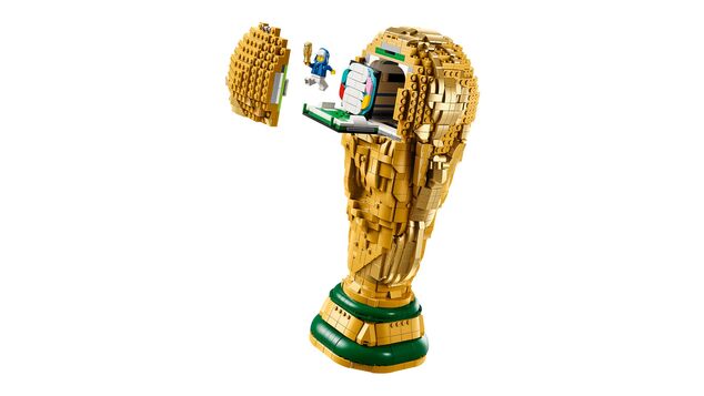 LEGO® Editions Football 43020 Službeni trofej Svjetskog prvenstva u nogometu FIFA