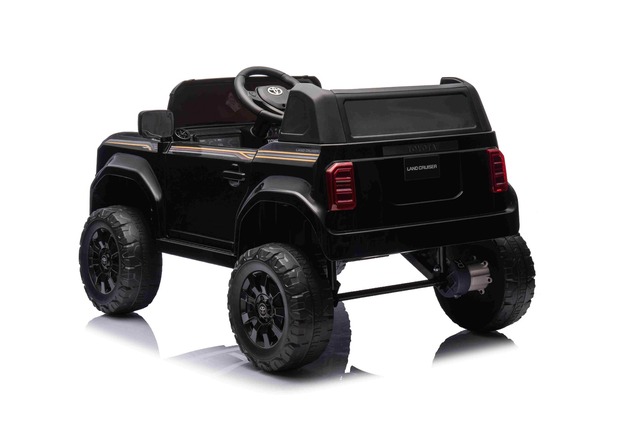 Elektrické autíčko Toyota Landcruiser 12V, čierne, široké jednomiestne sedadlo, 2,4 GHz di