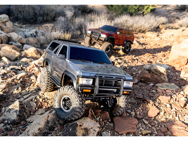 Traxxas TRX-4 Nissan Pathfinder 1988 1:10 RTR strieborný