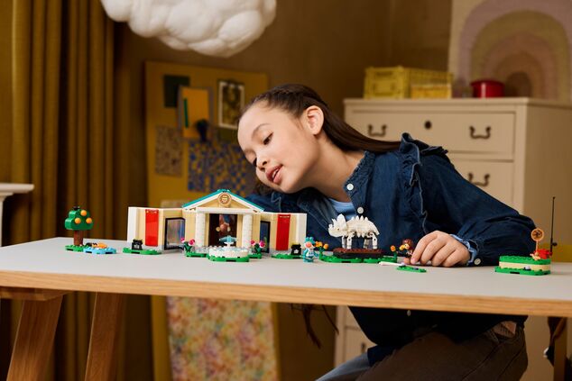 LEGO®Animal Crossing 77056 Blathers Museumsammlung