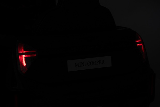 Elektrické autíčko BMW Mini Cooper 12V, biele, USB Vstup s Bluetooth pripojením na MP3 Pre