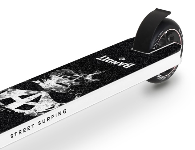 Koloběžka Street Surfing BANDIT Smoked Skull 2025